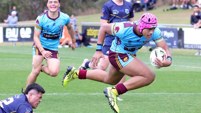No.3 Joseph Tupuse about to score a try for Keebra Park SHS. David Bryenton is watching on – Photo Steve Pohlner