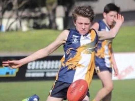 Locked in: Vic boys and girls U15 and U12 footy teams