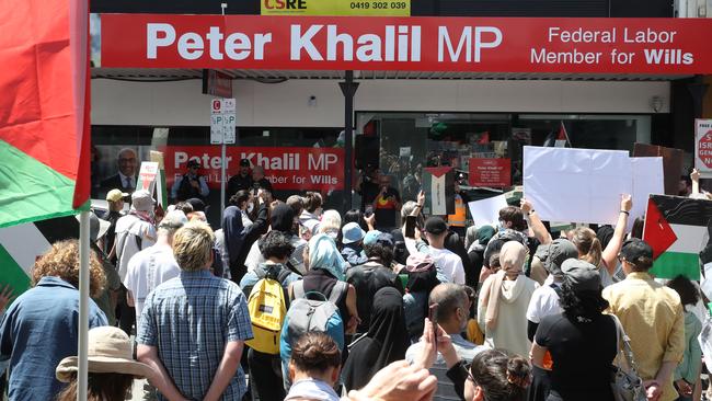 A rally in Coburg calling on Israel to end the war with Hamas outside the office of Labor MP Peter Khalil. Picture: NCA NewsWire / David Crosling