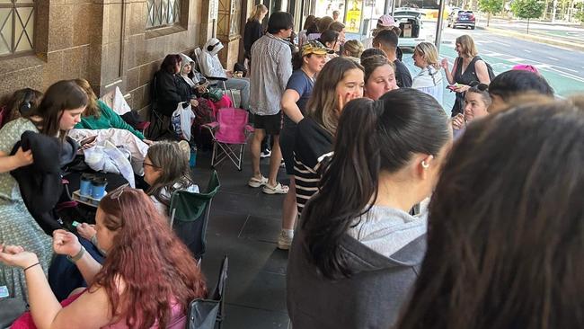 Fans queuing in Melbourne are braving temperatures of up to 32C and an ‘extreme’ pollen warning on Friday. Picture: Supplied