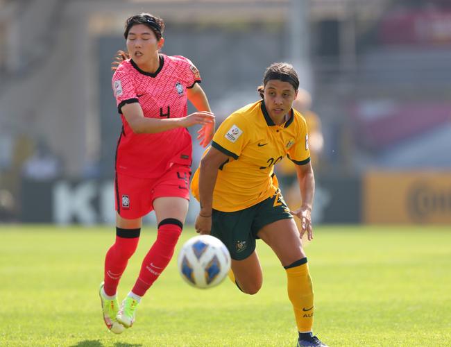 Sam Kerr on the attack during the AFC Women's Asian Cup quarter final between Australia and South Korea (Photo by Thananuwat Srirasant/Getty Images)