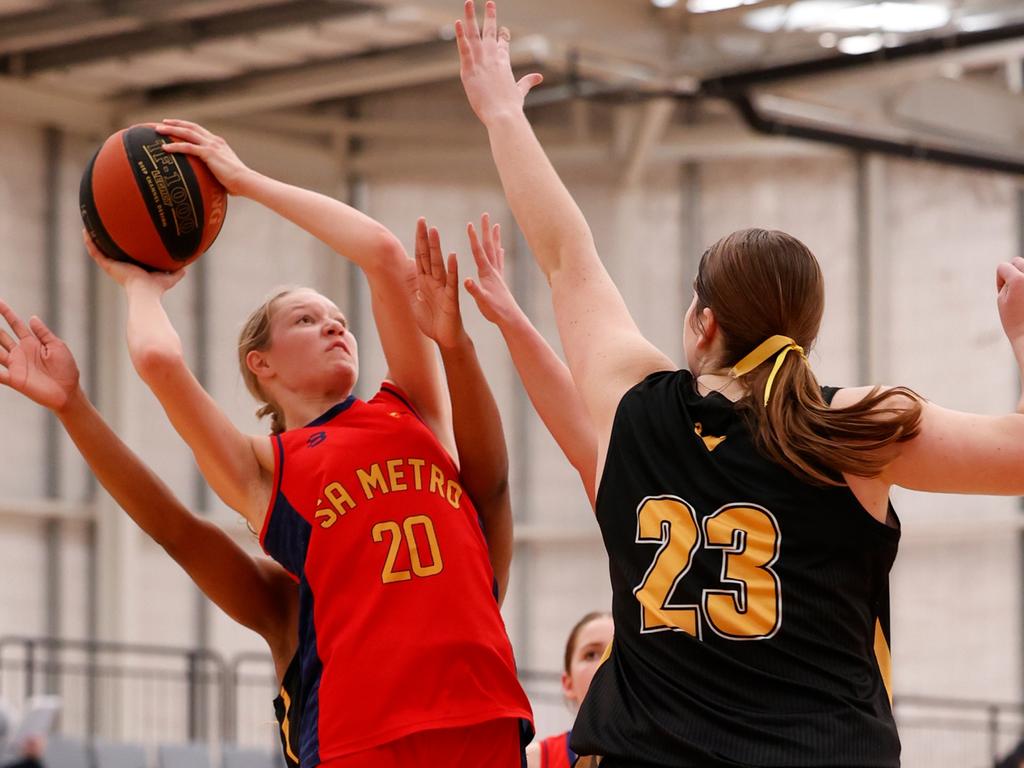 SA Metro player Aspen Crase in action at the Under-16 National Championships. Picture: Mike Farnell