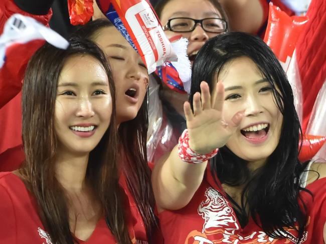 South Korea fans celebrate their team's win over Iraq in their AFC Asian Cup semi-final football match in Sydney on January 26, 2015. AFP PHOTO/Peter PARKS --IMAGE RESTRICTED TO EDITORIAL USE - STRICTLY NO COMMERCIAL USE