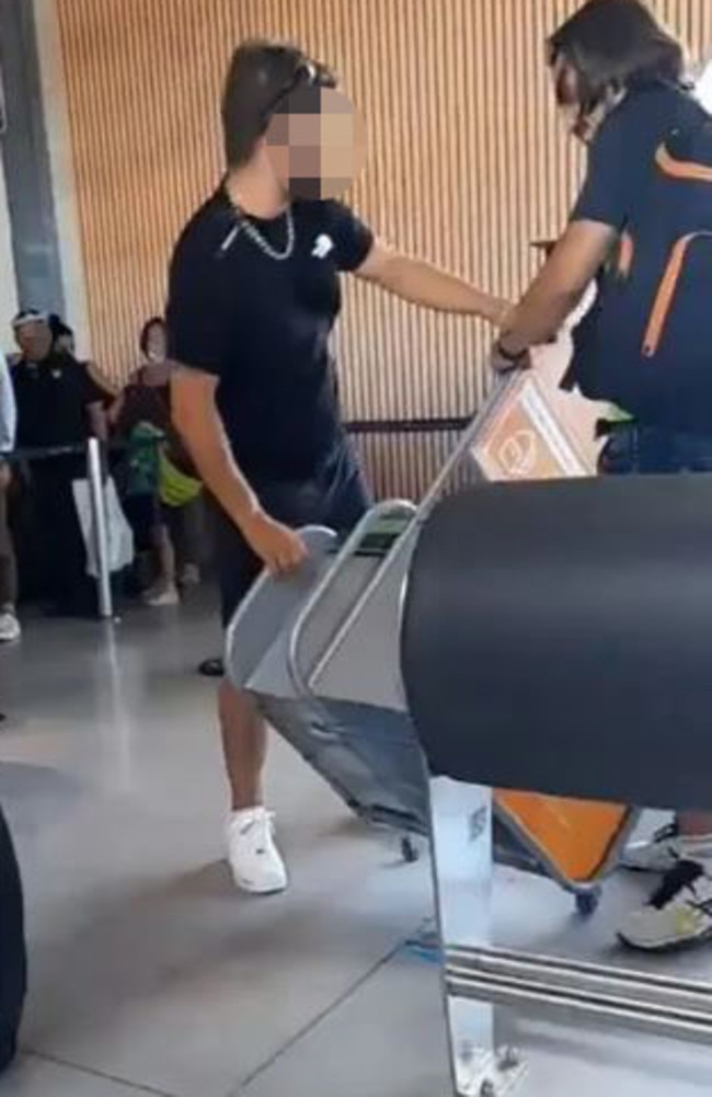 He even tried flipping the sizer to get it out. Picture: Reddit