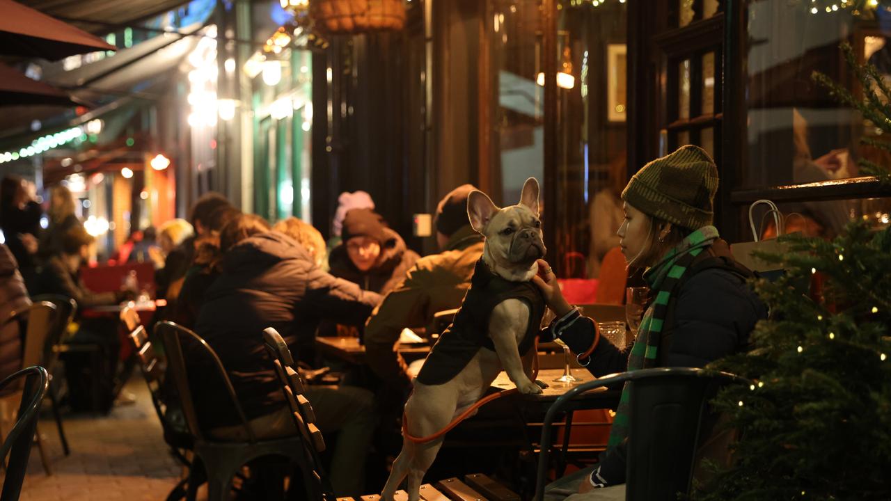 People dine outdoors in Soho on December 18, 2021 in London. Picture: Hollie Adams/Getty Images