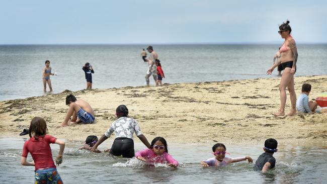 People flocked to the Altona beach in Melbourne as the city endured a second day of heatwaves. Picture: NewsWire / Andrew Henshaw