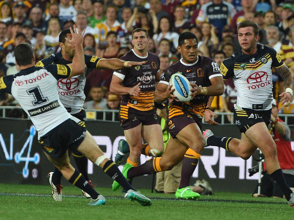 Anthony Milford makes a break during the 2015 NRL Grand Final. Picture: AAP Image/Mick Tsikas