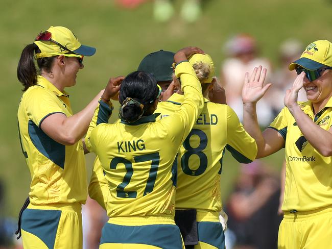 WELLINGTON, NEW ZEALAND - DECEMBER 23: Australia celebrate the wicket of Amelia Kerr of New Zealand during game three of the Women's ODI series between New Zealand and Australia at Basin Reserve, on December 23, 2024, in Wellington, New Zealand. (Photo by Hagen Hopkins/Getty Images)