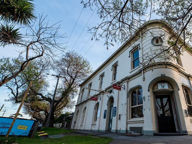 The Stags Head hotel in Williamstown, one of Melbourne's oldest pubs, has hit the market for private sale.