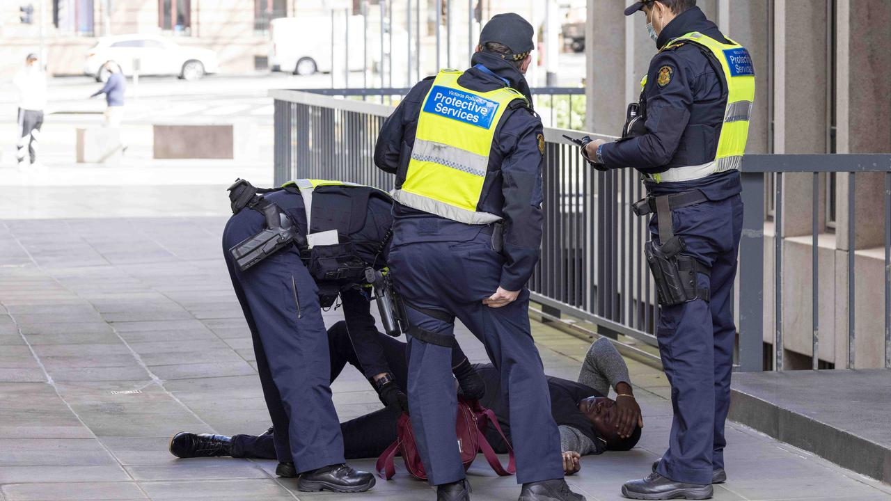 Daniel Andrews Heckler Tackled By Police At Press Conference Video Herald Sun 