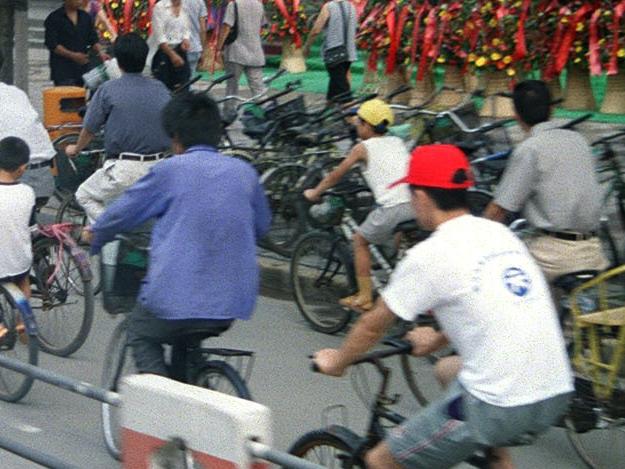 03/12/2001. Chinese people riding bikes in Hangzhou City, China. (Pic: Stuart Innes)