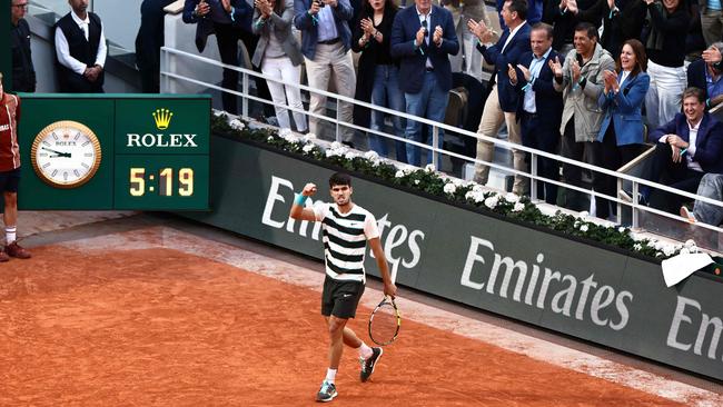Alcaraz seemingly got better as the clock ticked past five hours. (Photo by Thibaud MORITZ / AFP)