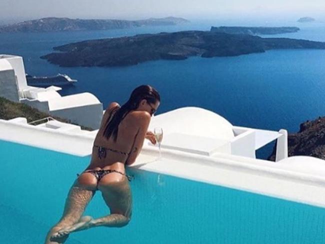 A model incites envy with her exotic holiday snap.