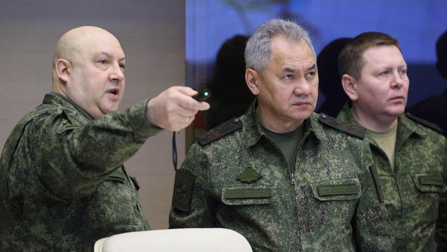 General Sergei Surovikin (L), commander of Russia's military operation in Ukraine and Russian Defence Minister Sergei Shoigu. Picture: AFP.