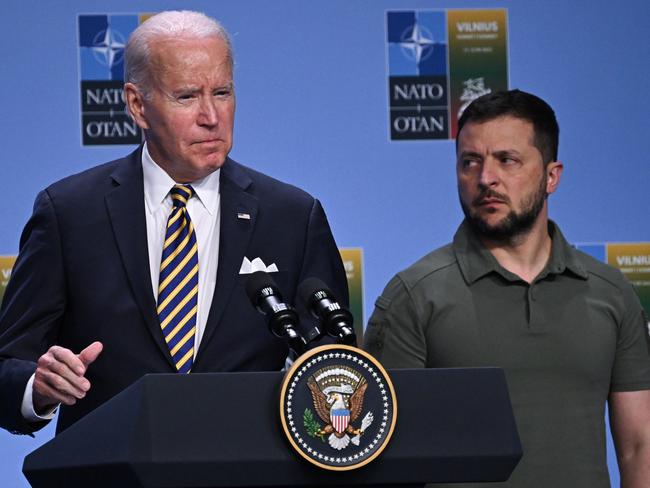 (L-R) US President Joe Biden speaks alongside Ukrainian President Volodymyr Zelenskyy. Picture: Paul Ellis/Pool/Getty Images