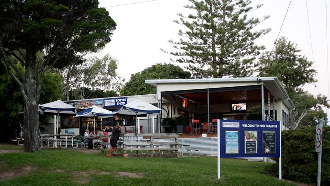 Pub Paradise on Macleay Island. (AAP Image/Steve Pohlner)