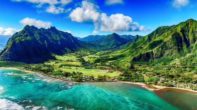 The beautiful coastline of Oahu, Hawaii.