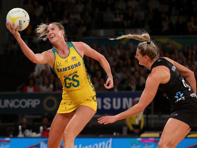 Caitlin Bassett of the Diamonds takes the ball under pressure from Jane Watson of the Silver Ferns during the Netball Quad Series match between the Australian Diamonds and the New Zealand Silver Ferns at Hisense Arena in Melbourne, Sunday, September 23, 2018. (AAP Image/Hamish Blair) NO ARCHIVING, EDITORIAL USE ONLY