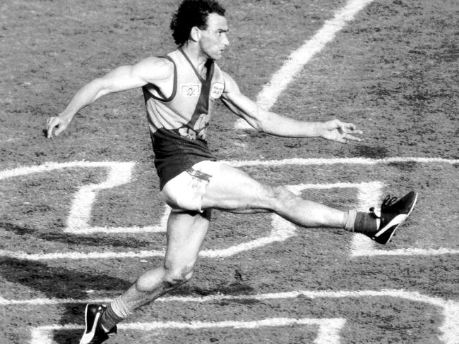 Peter Matera goes bang in the 1992 Grand Final. His run and long bombs would be pretty handy.