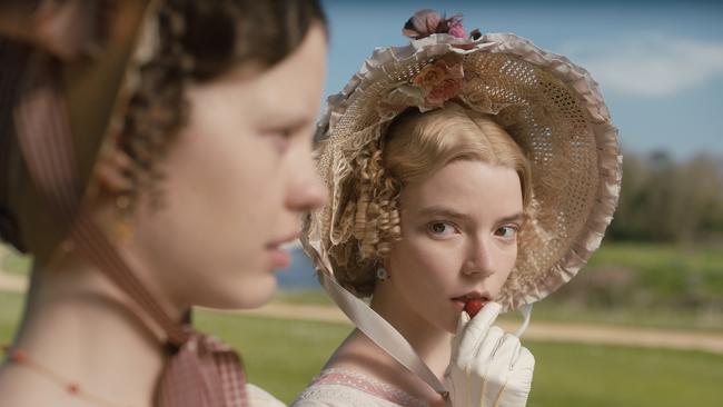 Mia Goth and Anya Taylor-Joy star in Emma.  Copyright Universal Pictures.
