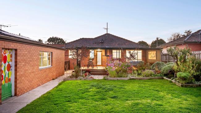 4 Frederick St, Fawkner, sold with three bidders competing for it.