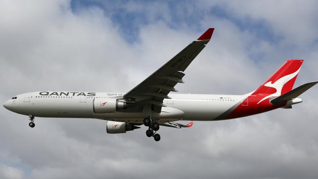 Qantas is expected to take delivery of its first long-range Boeing 787 Dreamliners next week.