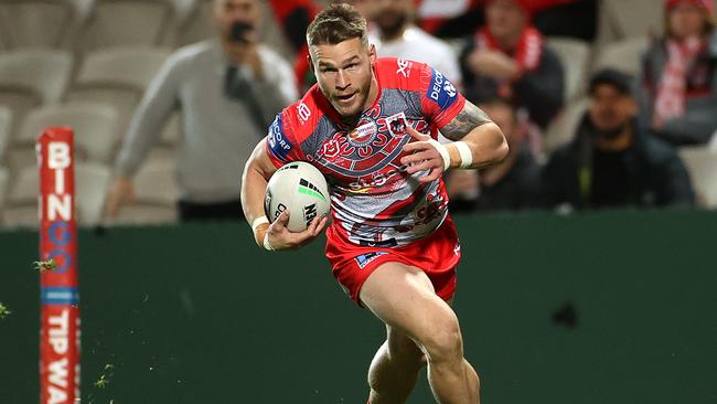 Dragon's Euan Aitken scores against the Rabbitohs.