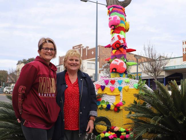 Warwick trees adorned with woollen creations to herald Jumpers and Jazz arrival