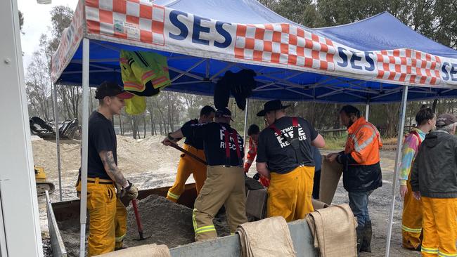 SES volunteers in Seymour fill sandbags as the rain comes down. Picture: Olivia Condous