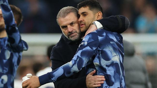 Ange Postecoglou with Cristian Romero. Photo by Adrian Dennis / AFP.