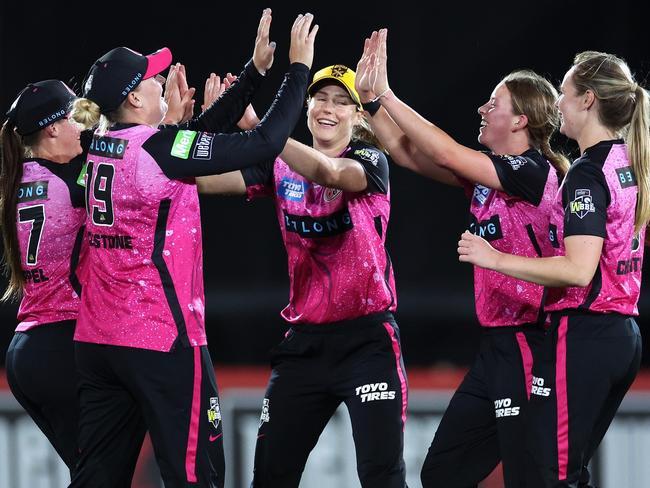 SYDNEY, AUSTRALIA - NOVEMBER 01: Courtney Sippel of the Sixers celebrates with Ellyse Perry of the Sixers and team mates after catching out Yastika Bhatia of the Stars off a delivery by Perry during the WBBL match between Sydney Sixers and Melbourne Stars at North Sydney Oval on November 01, 2024, in Sydney, Australia. (Photo by Cameron Spencer/Getty Images)