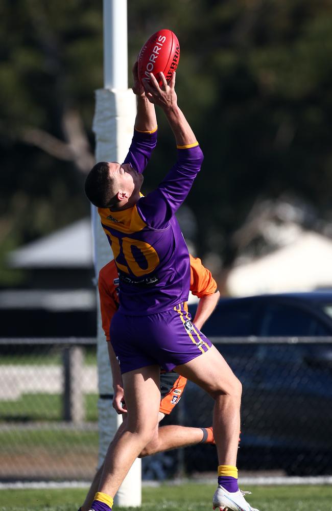 GDFL: Thomson v Geelong West. No 20 Darcy Troop for Thomson.