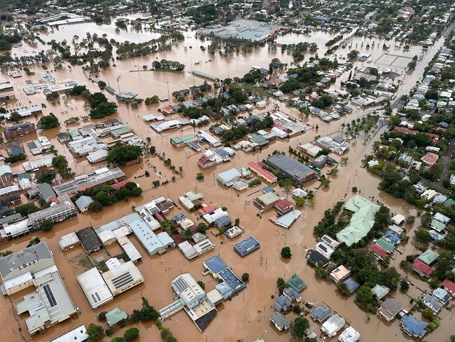 TOPSHOT - A handout photo taken and received on March 31, 2022 from the New South Wales (NSW) State Emergency Service shows floodwaters inundating the northern NSW city of Lismore. (Photo by Handout / NEW SOUTH WALES STATE EMERGENCY SERVICE / AFP) / ----EDITORS NOTE ----RESTRICTED TO EDITORIAL USE MANDATORY CREDIT " AFP PHOTO / NEW SOUTH WALES STATE EMERGENCY SERVICE" NO MARKETING NO ADVERTISING CAMPAIGNS - DISTRIBUTED AS A SERVICE TO CLIENTS