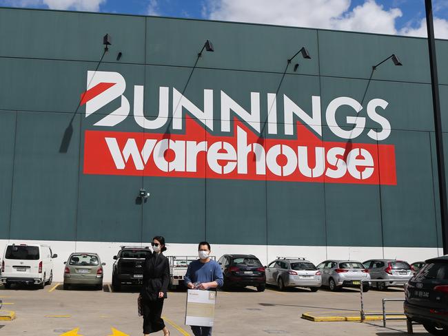 SYDNEY, AUSTRALIA - NewsWire Photos, SEPTEMBER, 27 2021: People are seen at Bunnings in Alexandria as Covid-19 restrictions ease in Sydney. Picture: NCA NewsWire / Gaye Gerard