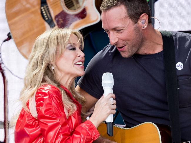 GLASTONBURY, ENGLAND - JUNE 30: Kylie Minogue and Chris Martin of Coldplay perform on the Pyramid stage on day five of Glastonbury Festival at Worthy Farm, Pilton on June 30, 2019 in Glastonbury, England. (Photo by Ian Gavan/Getty Images)