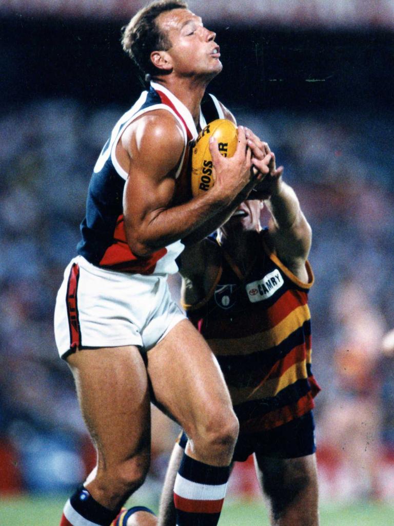 Loewe played 594 games for St Kilda.