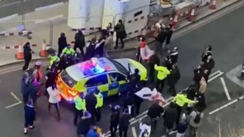 Protesters surround the car of Keir Starmer in London. Picture: Supplied