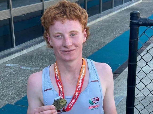 Hobart’s Jack Woodberry showed determination to win under-16 3000m gold at the national junior championships in Brisbane last week. Picture: Supplied