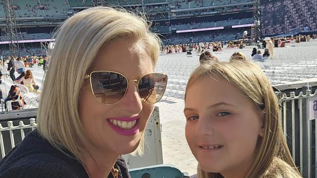 Mum Amanda Davies and her daughter Ella, 11, almost missed the Taylor Swift concert due to a ticket glitch.