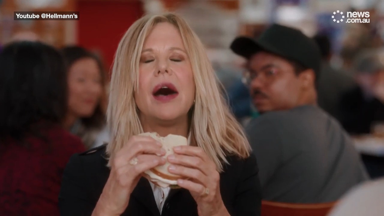 Meg Ryan and Billy Crystal recreate infamous scene from classic movie