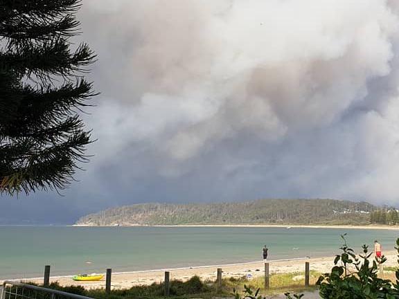 Views of Mogo Bushfire from Long Beach From source:https://www.instagram.com/p/B6tlygZnWHA/