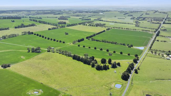 The Mount Moriac property offered farmland suitable for livestock, cropping, hay production and equine pursuits.