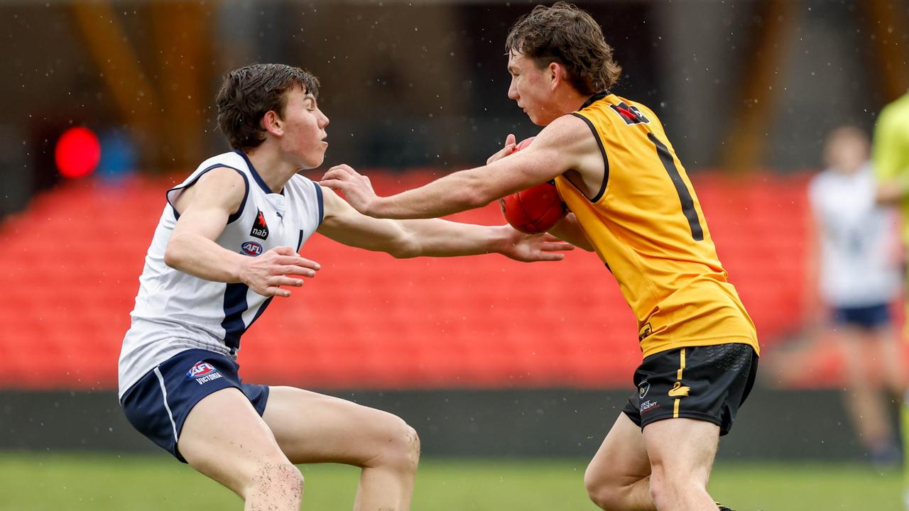 Vic Country’s Finn O’Sullivan (left) attempts to lay a tackle on Western Australia’s Cooper Moore during the under-16 national championships in 2022. Picture: AFL Photos