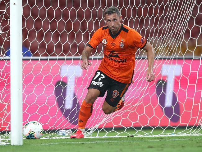 BRISBANE, AUSTRALIA - MARCH 06: Scott McDonald of the Roar scores his second goal during the round 22 A-League match between the Brisbane Roar and the Western Sydney Wanderers at Suncorp Stadium on March 06, 2020 in Brisbane, Australia. (Photo by Jono Searle/Getty Images)
