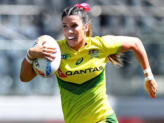 SYDNEY, AUSTRALIA - FEBRUARY 01: Charlotte Caslick of Australia breaks away from the defence to score a try during the 2020 Sydney Sevens match between Australia and Spain at Bankwest Stadium on February 01, 2020 in Sydney, Australia. (Photo by Bradley Kanaris/Getty Images)