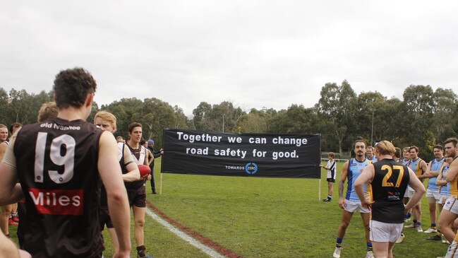 Old Ivanhoe Grammarians and Old Mentonians compete in the Towards Zero round.