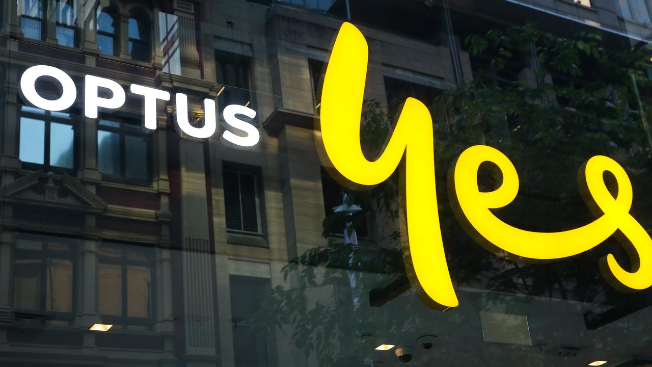 A general view of the Optus shop in the Sydney CBD as they have an outage today throwing commuter transport and small business into chaos. Photo by: NCA Newswire /Gaye Gerard