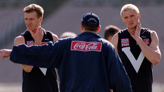 Robert Walls gives instructions to Matthew Allan and Peter Everitt before the 1999 State-of-Origin clash.