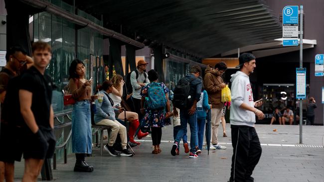 SYDNEY, AUSTRALIA - NewsWire Photos JANUARY 16, 2025: People wait for buses near Central Station on Thursday. Train services have again been cancelled and delayed amid industrial action from the Electrical Trades Union and the Rail, Tram and Bus Union. Picture: NewsWire / Nikki Short