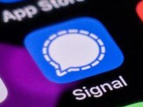 Signal Messenger app. Facebook.